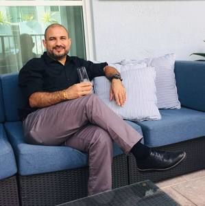 Meet your Posher, Hector jose